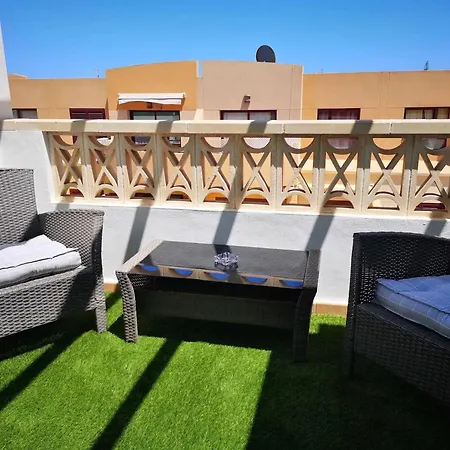 Modern In 60m² With Shared Pool דירה